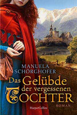 Rothaarige junge Frau im mittelalterlichen Umhang steht vor einem Gebirgspanorama mit Klosteranlage.
